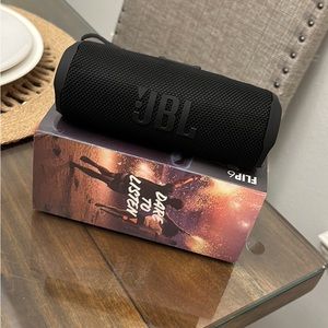 Jbl flip 6 speaker best offer